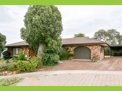 4 Oak Court, Horsham