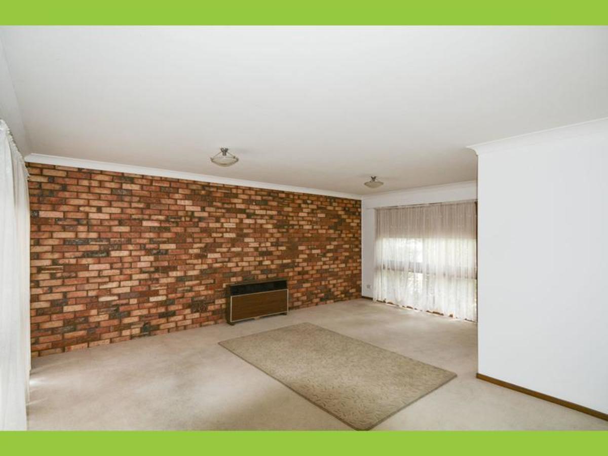 4 Oak Court, Horsham