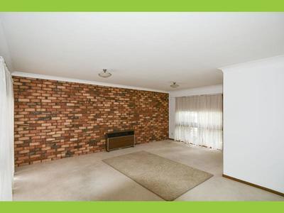 4 Oak Court, Horsham