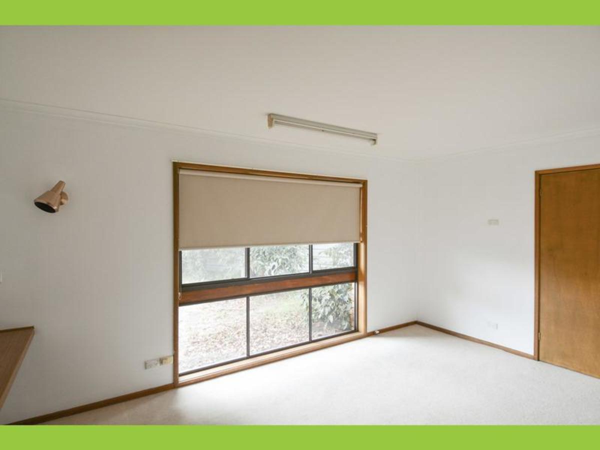 4 Oak Court, Horsham
