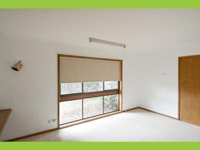 4 Oak Court, Horsham