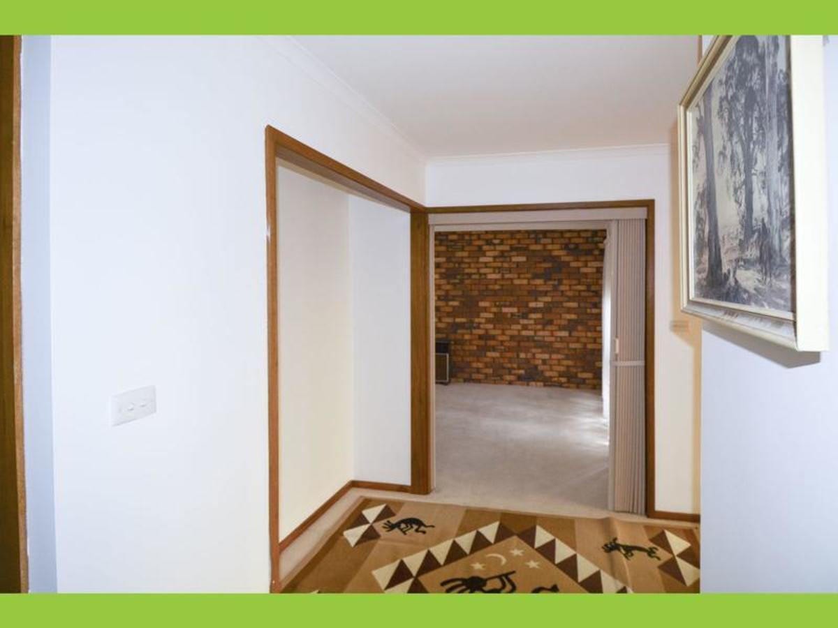 4 Oak Court, Horsham