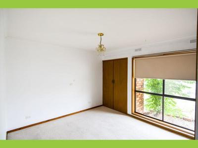 4 Oak Court, Horsham