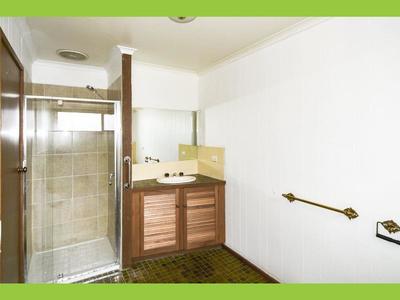 4 Oak Court, Horsham