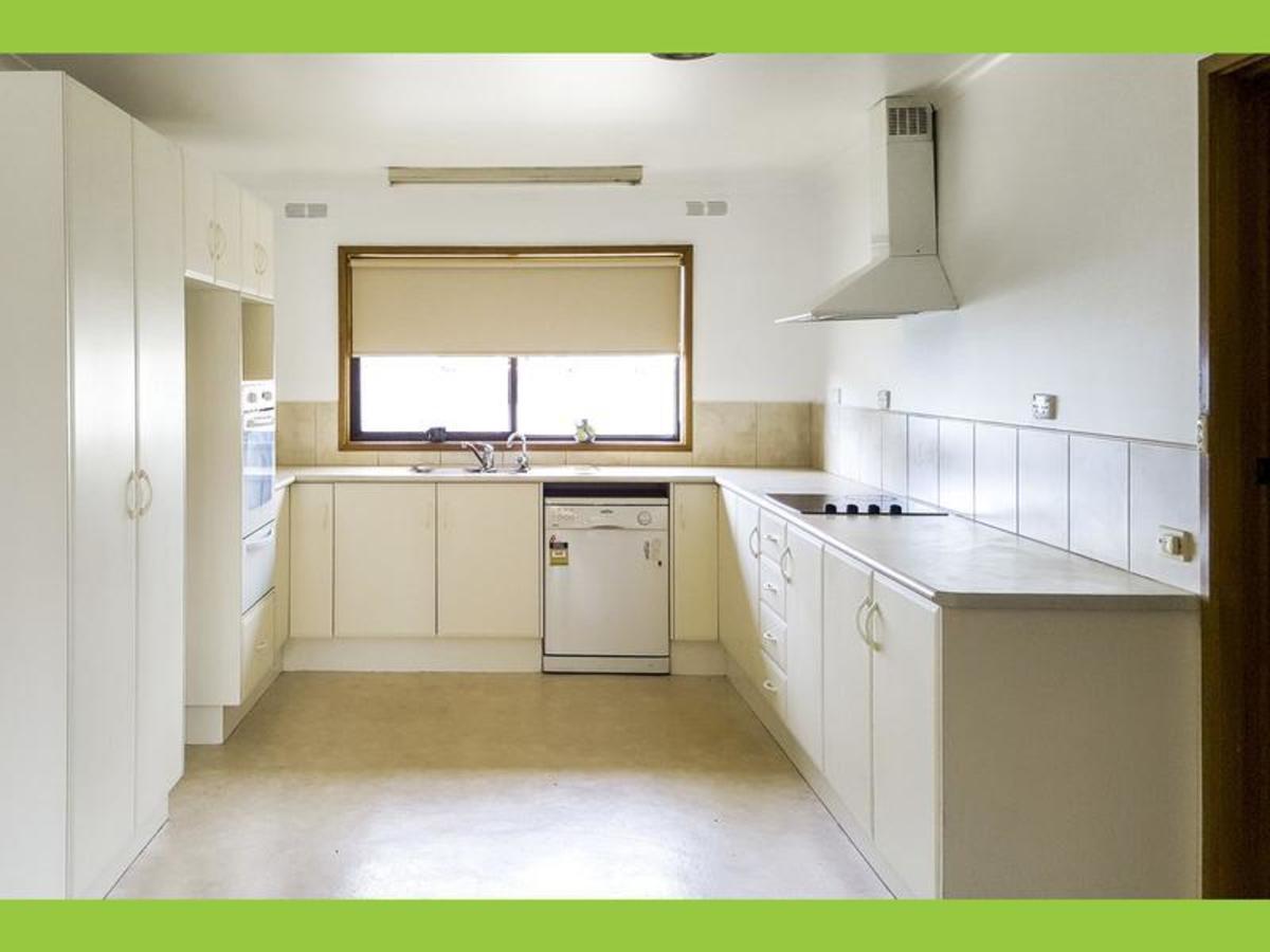 4 Oak Court, Horsham