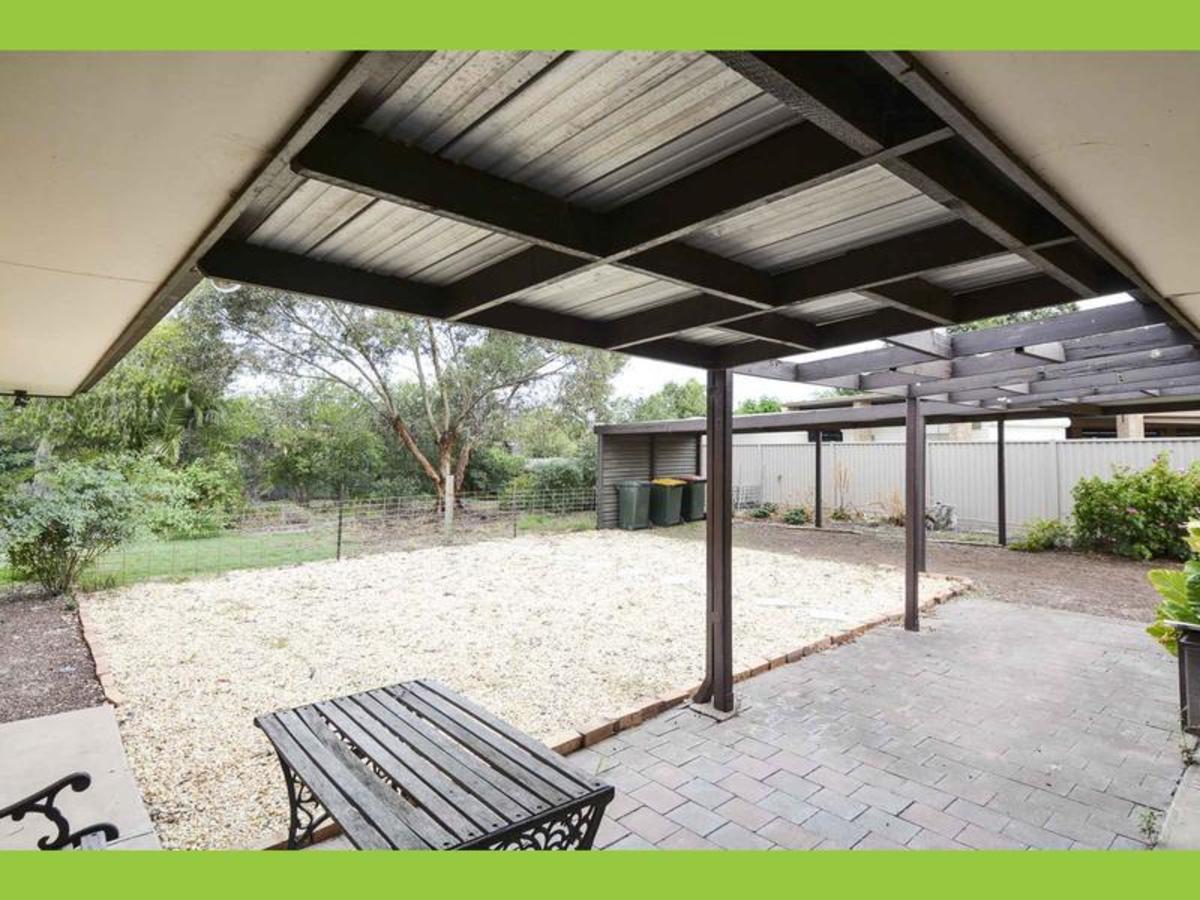 4 Oak Court, Horsham