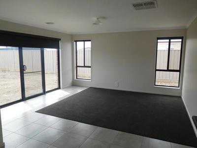 1 / 40 Vine Avenue, Horsham
