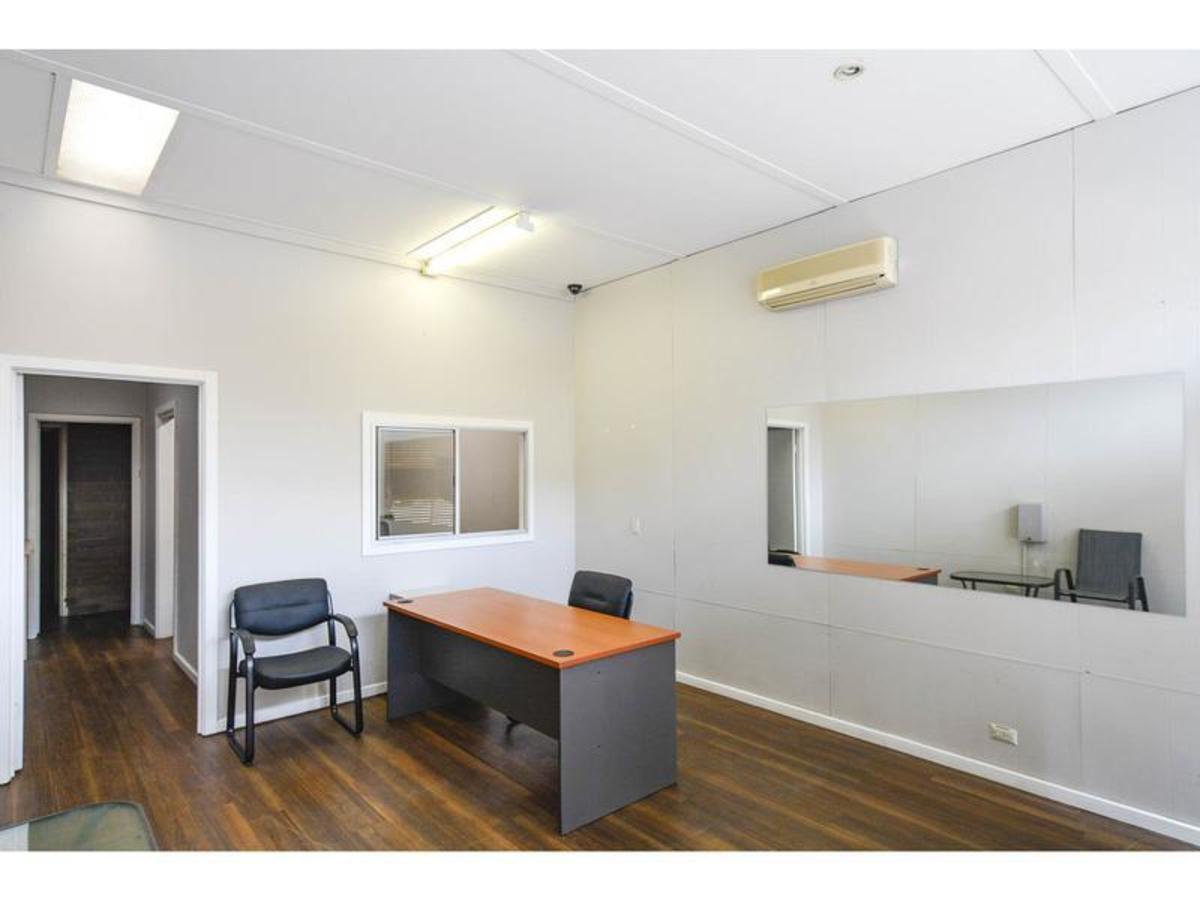 27 McLachlan Street, Horsham