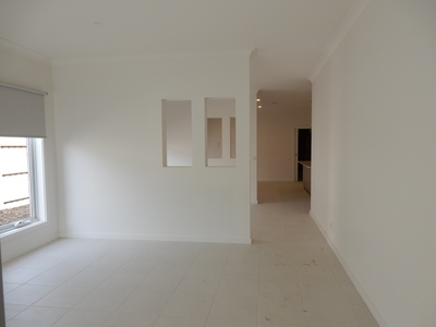 10 Tangemere Way, Cranbourne East