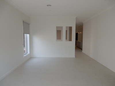 10 Tangemere Way, Cranbourne East