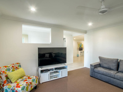 6 MAWSON COURT, Urraween