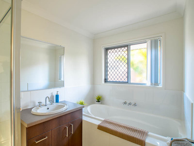 6 MAWSON COURT, Urraween