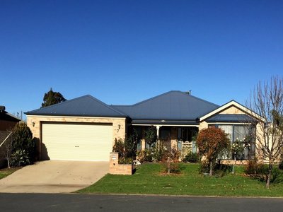 7 Champagne Crescent, Perth