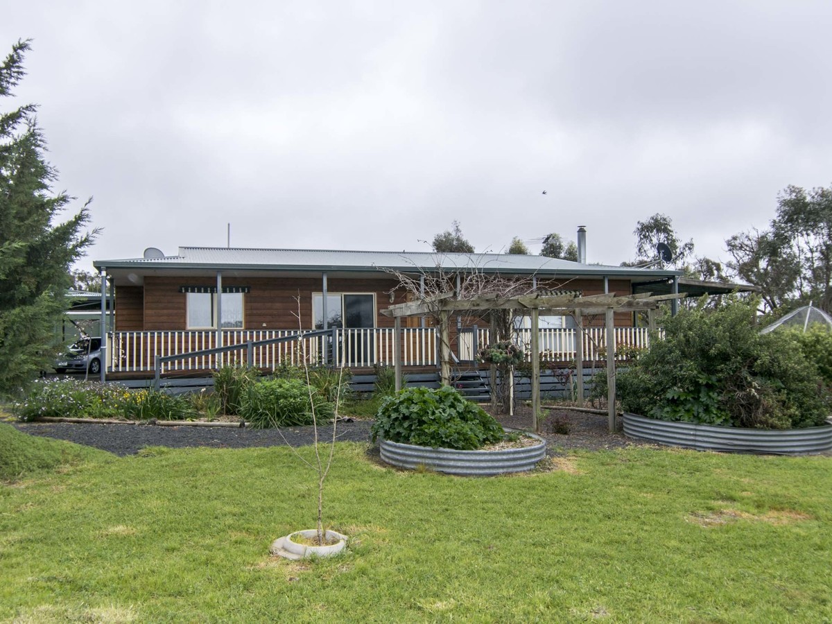 5383 Coleraine Edenhope Road, Harrow