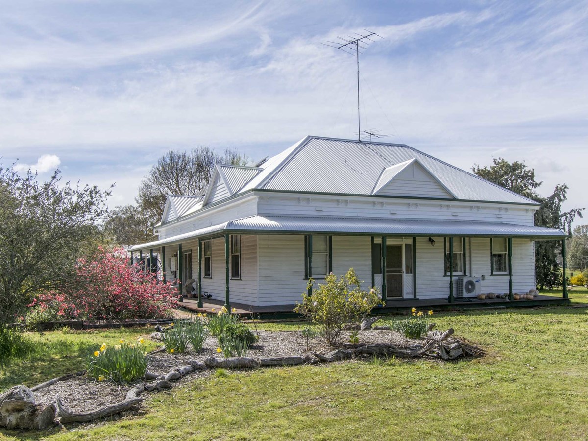 1704 Henty Highway, Mockinya