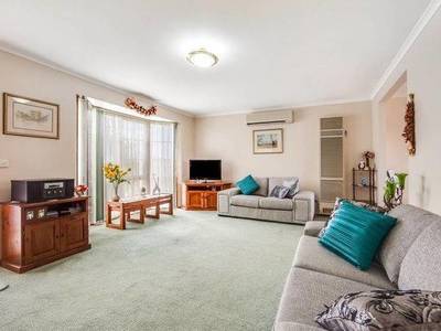 8 / 3 Pellita Way, Langwarrin