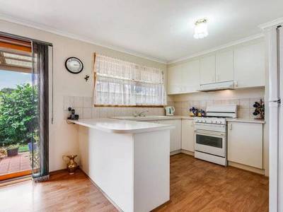 8 / 3 Pellita Way, Langwarrin