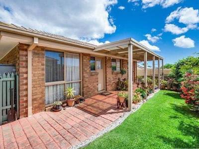 8 / 3 Pellita Way, Langwarrin