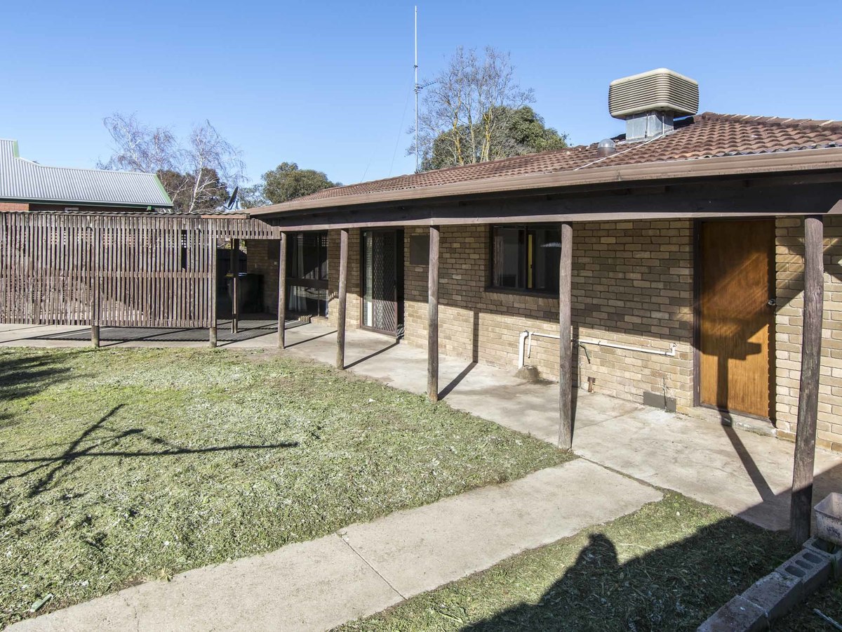 8 Tydeman Street, Horsham