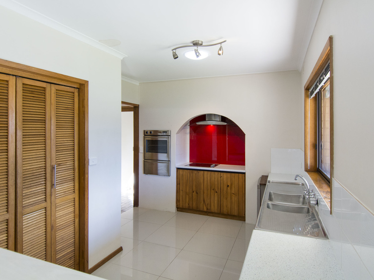 8 Tydeman Street, Horsham