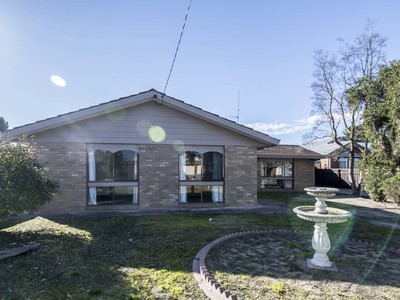 8 Tydeman Street, Horsham