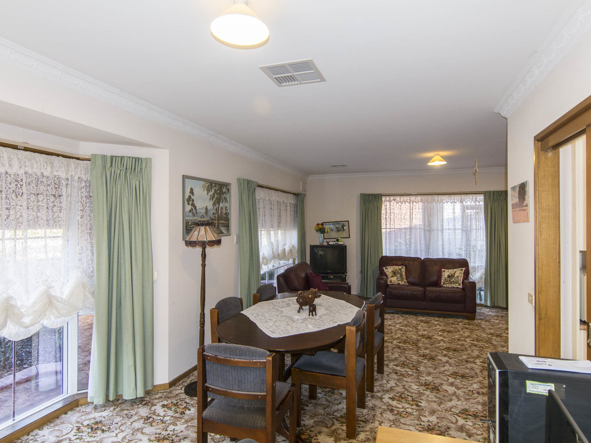 3 Stockton Drive, Horsham