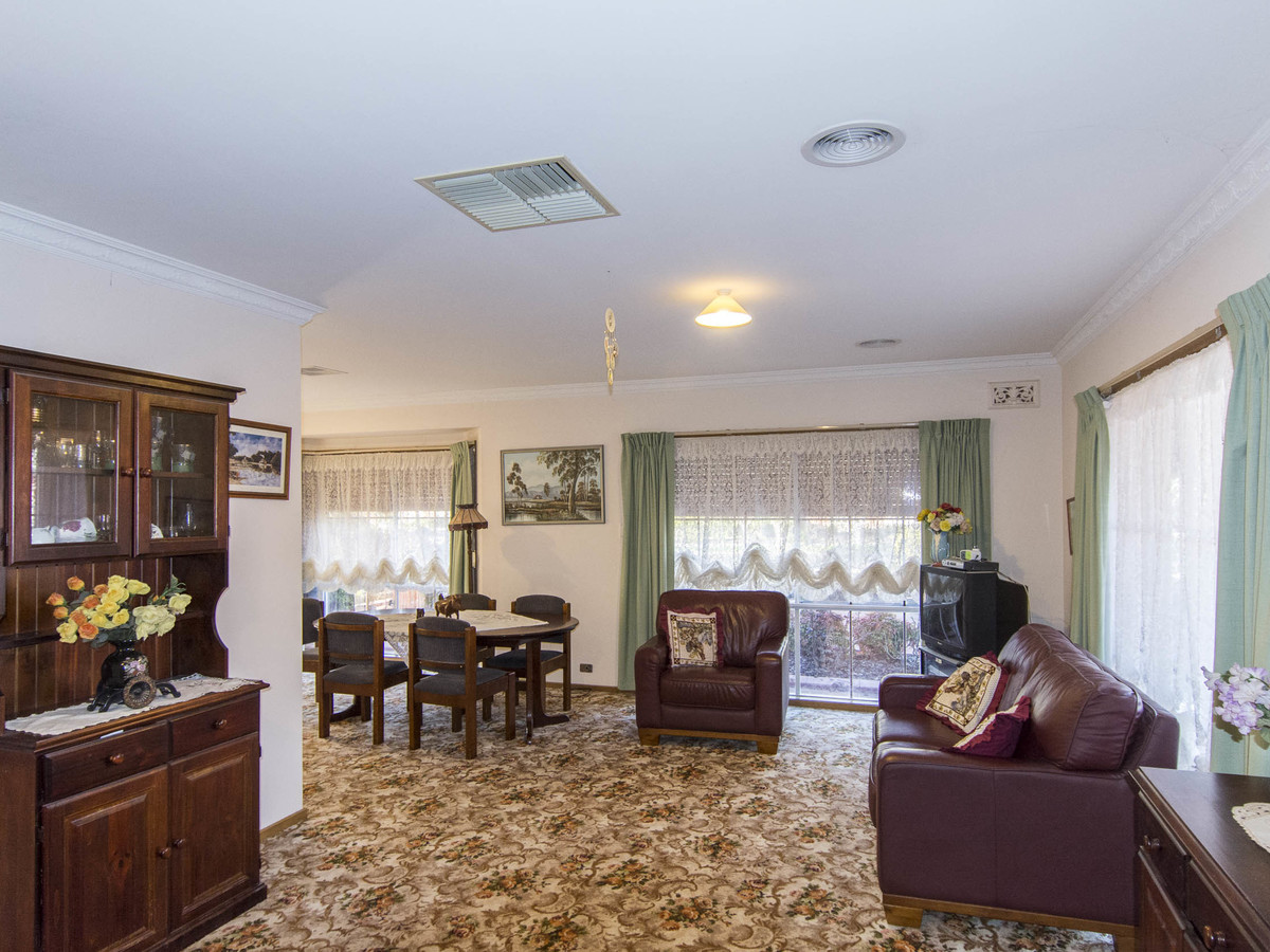 3 Stockton Drive, Horsham