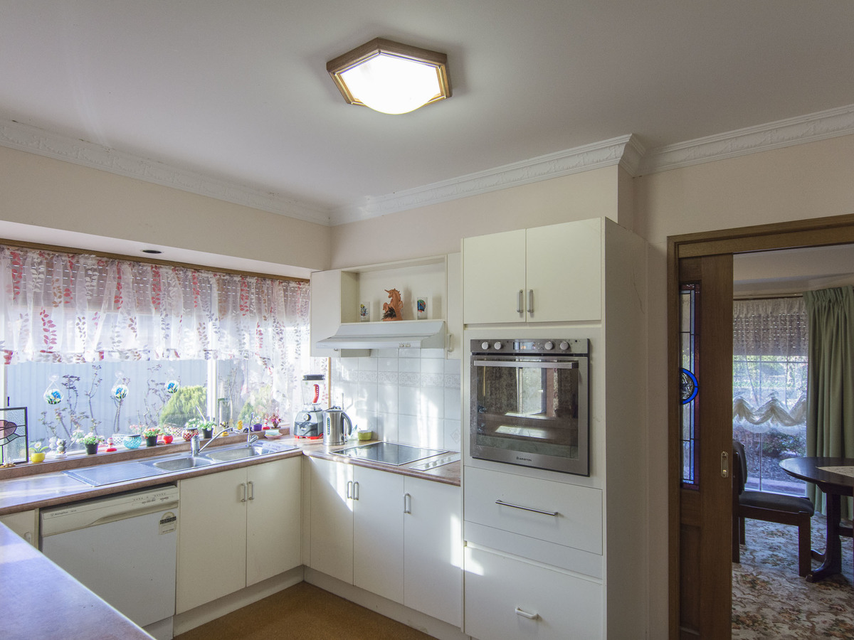 3 Stockton Drive, Horsham