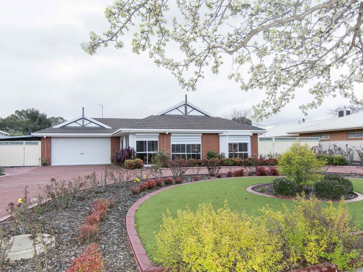 3 Stockton Drive, Horsham