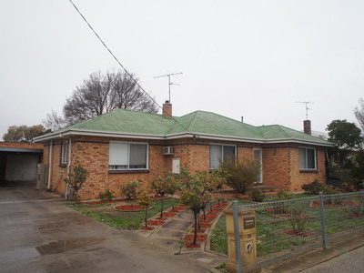 38 Railway Avenue, Horsham