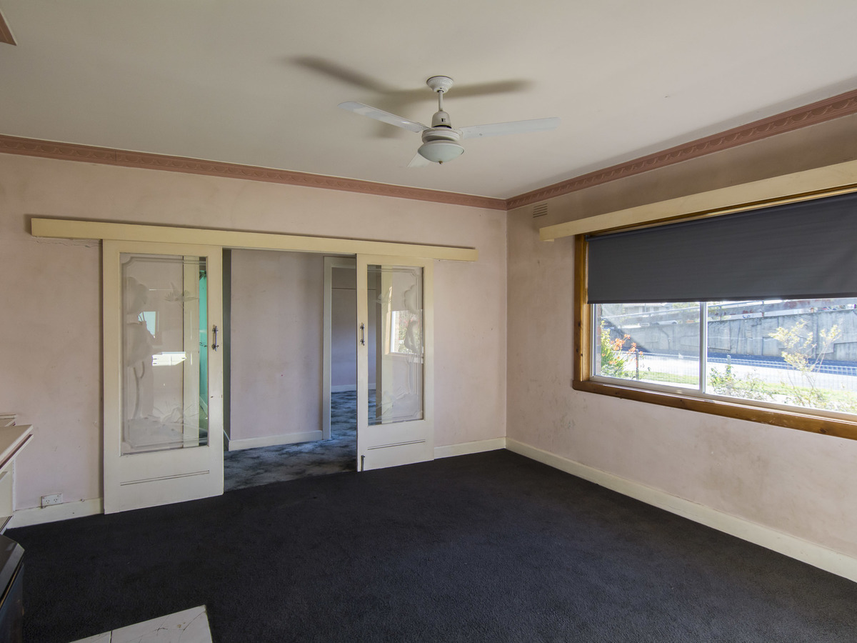 38 Railway Avenue, Horsham