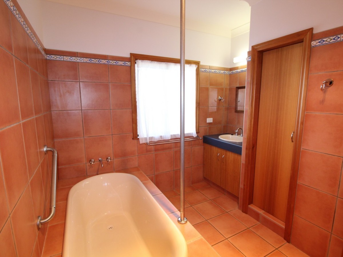 36 Anthony Drive, Atherton