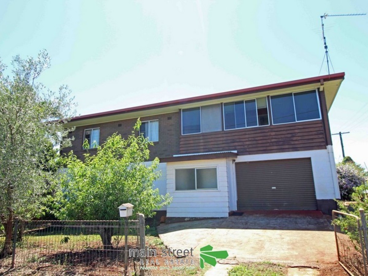 Abbott Street, Atherton