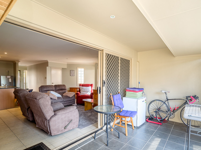 40 / 1 Ibis Boulevard, Eli Waters