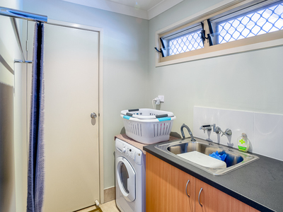 40 / 1 Ibis Boulevard, Eli Waters