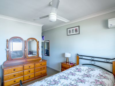40 / 1 Ibis Boulevard, Eli Waters