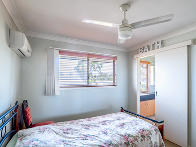 40 / 1 Ibis Boulevard, Eli Waters