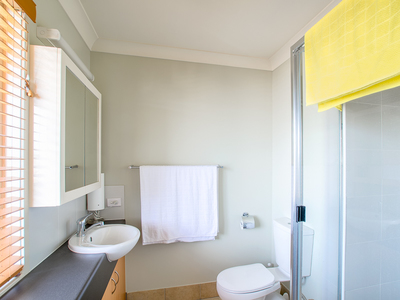40 / 1 Ibis Boulevard, Eli Waters