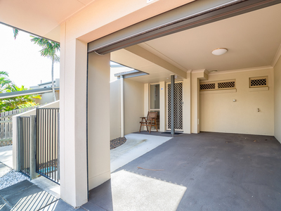 40 / 1 Ibis Boulevard, Eli Waters