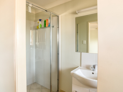 40 / 1 Ibis Boulevard, Eli Waters