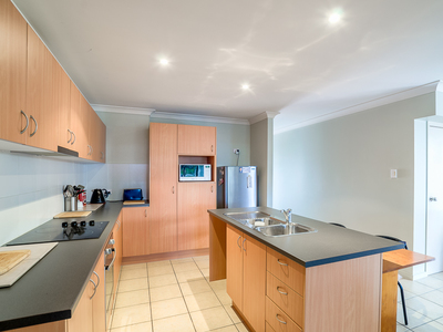 40 / 1 Ibis Boulevard, Eli Waters