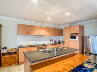 40 / 1 Ibis Boulevard, Eli Waters
