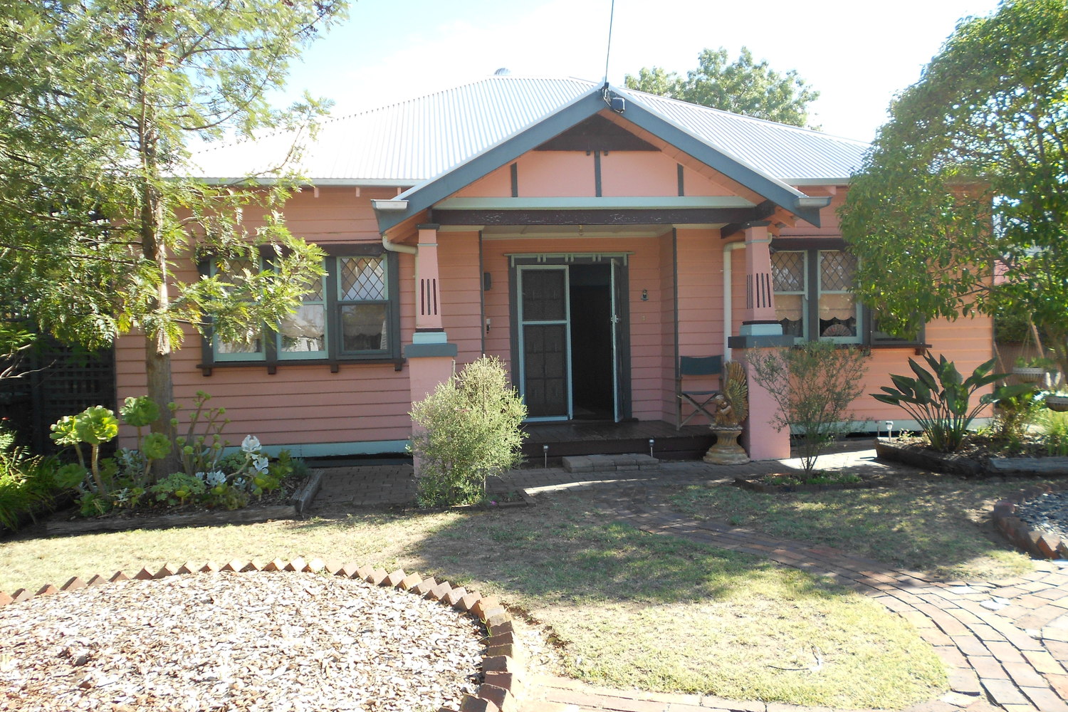 4 Edward Street, Horsham