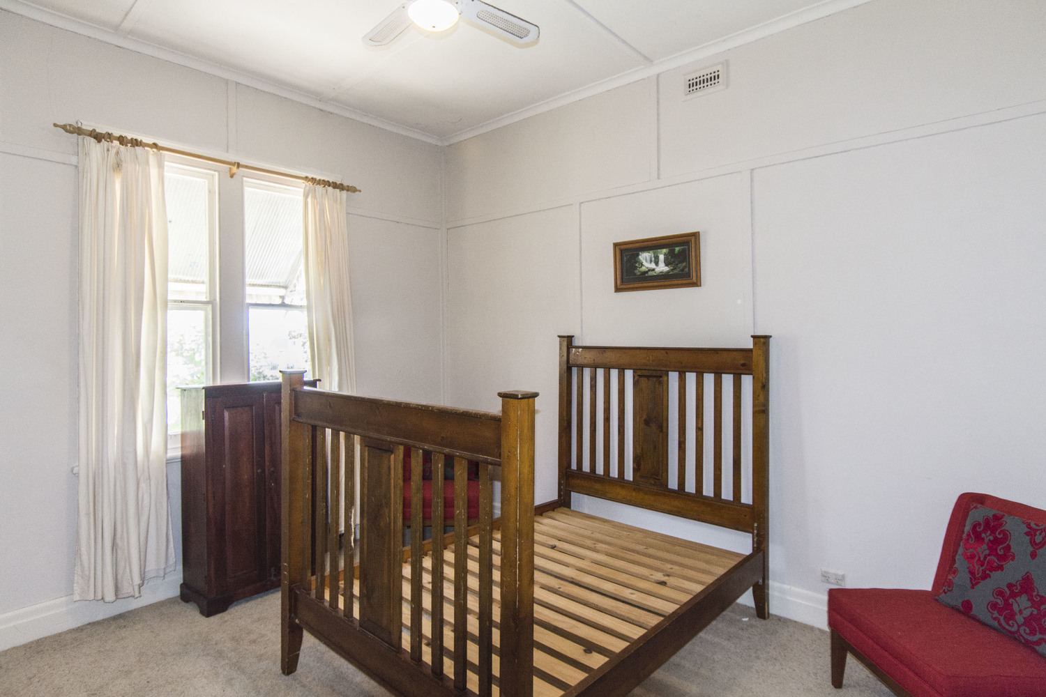 28 Albert Street , Horsham