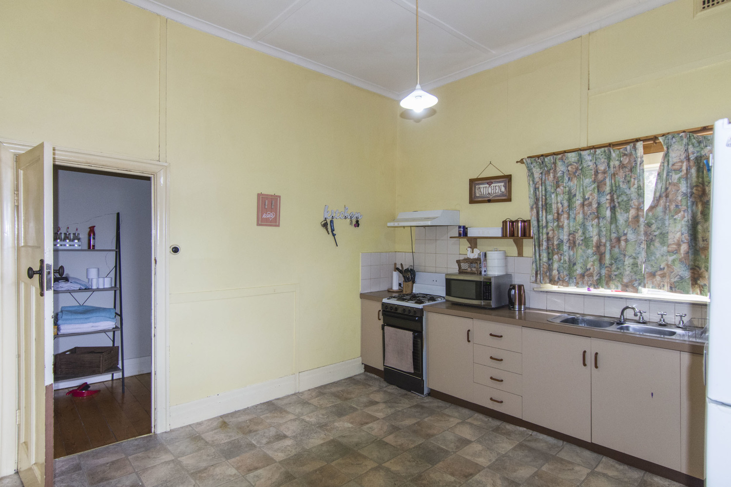 28 Albert Street , Horsham
