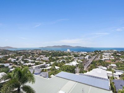 17 Hillside Crescent, Townsville City