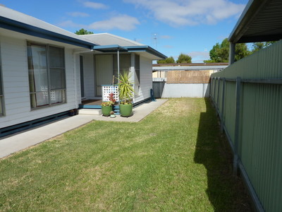 2 / 6 John Street, Horsham
