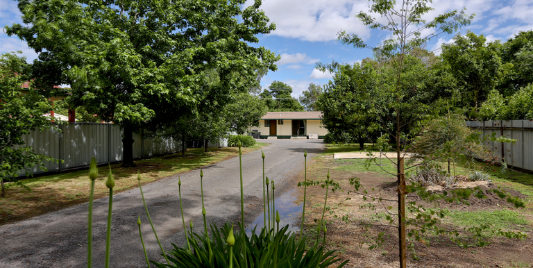 13 Railway Street, Euroa