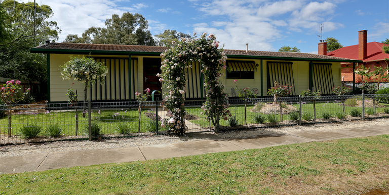 13 Railway Street, Euroa