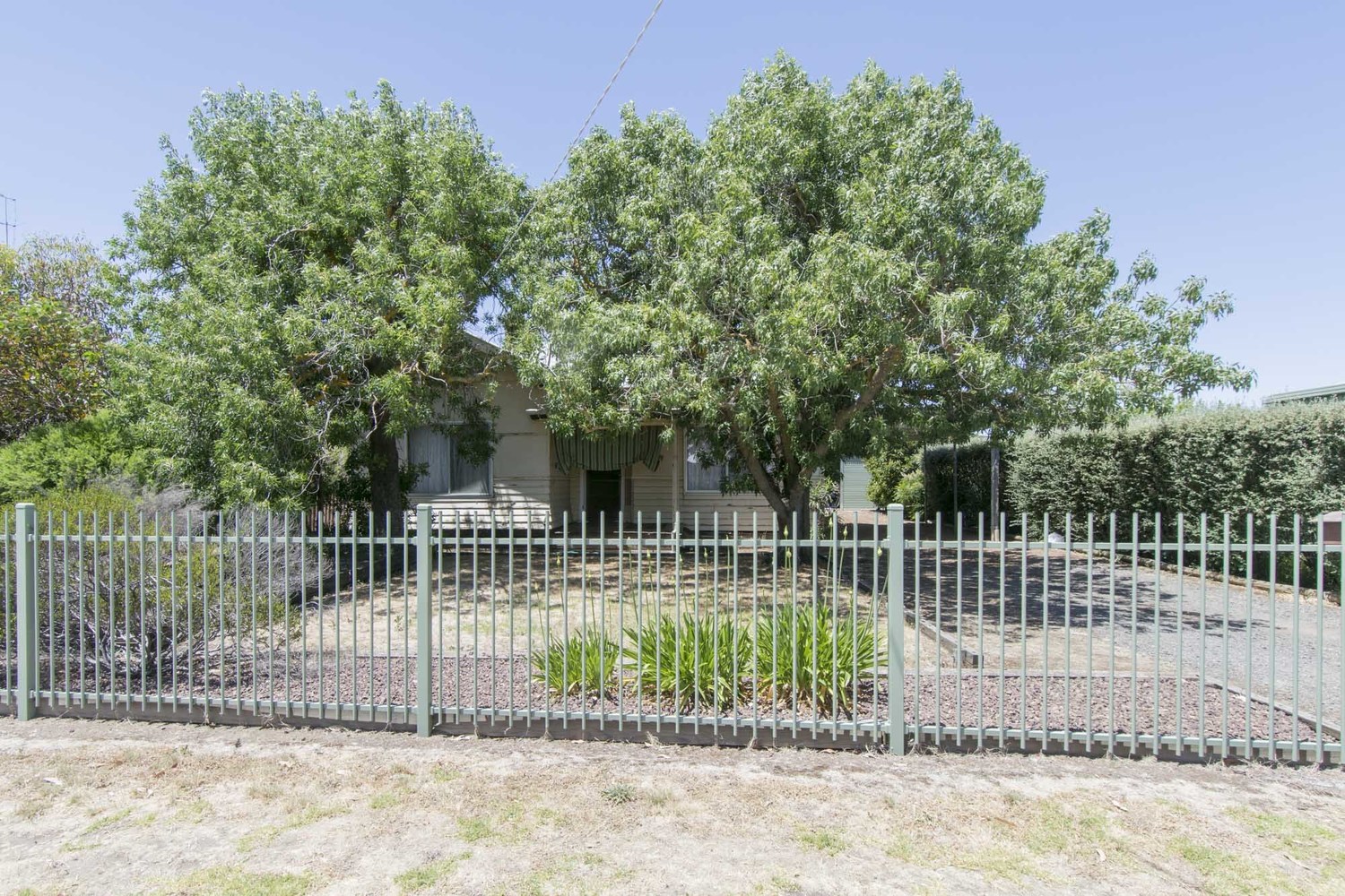 6 Cecil Street, Horsham